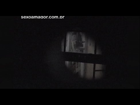 ❤️ Blondie word in die geheim video-opgeneem deur 'n buurtvoyeur wat agter hol bakstene versteek is ☑ Sluts op af.com-fullporner.ru ﹏