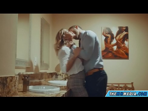 ❤️ Wanneer 'n rondborstige blondine jou in 'n openbare toilet verlei ☑ Sluts op af.com-fullporner.ru ﹏